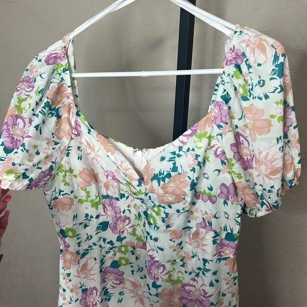 257 - Celicecci NWT White Floral Mini Dress, Size Medium - Picture 2 of 6